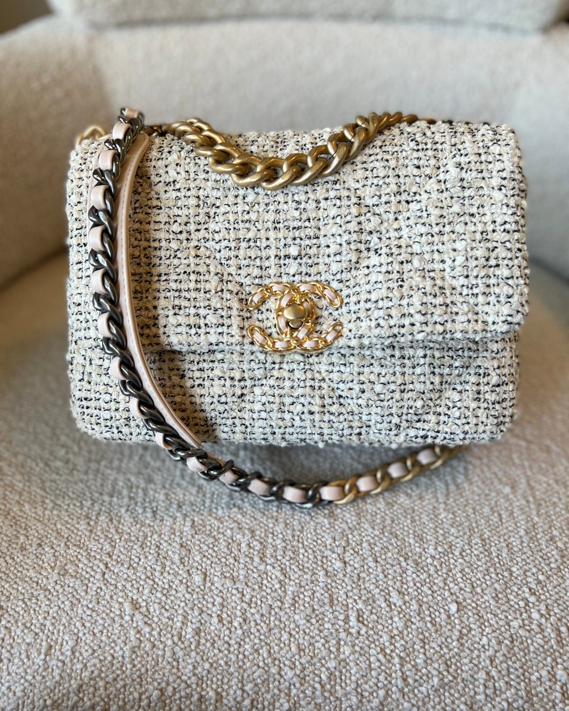 CHANEL Handbag 21S Oreo Tweed Quilted 19 Flap Small Mixed Hardware -Knockoff
