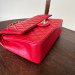 Chanel Handbag 21S Red Iridescent Caviar Quilted Classic Flap Medium -Knockoff
