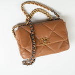 CHANEL Handbag 22A Caramel / Light Brown Lambskin Quilted 19 Flap Small MHW -Knockoff
