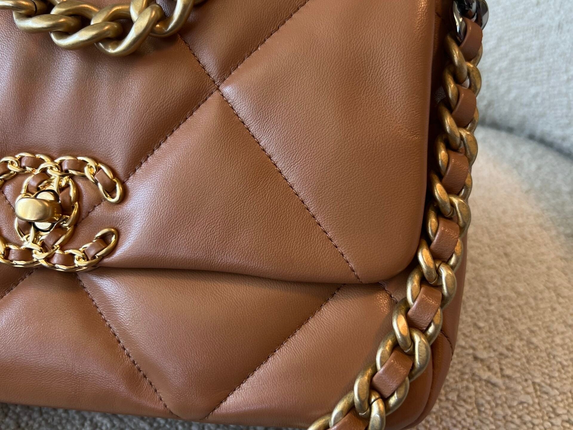 CHANEL Handbag 22A Caramel/Light Brown Lambskin Quilted 19 Flap Small Mixed Hardware -Knockoff
