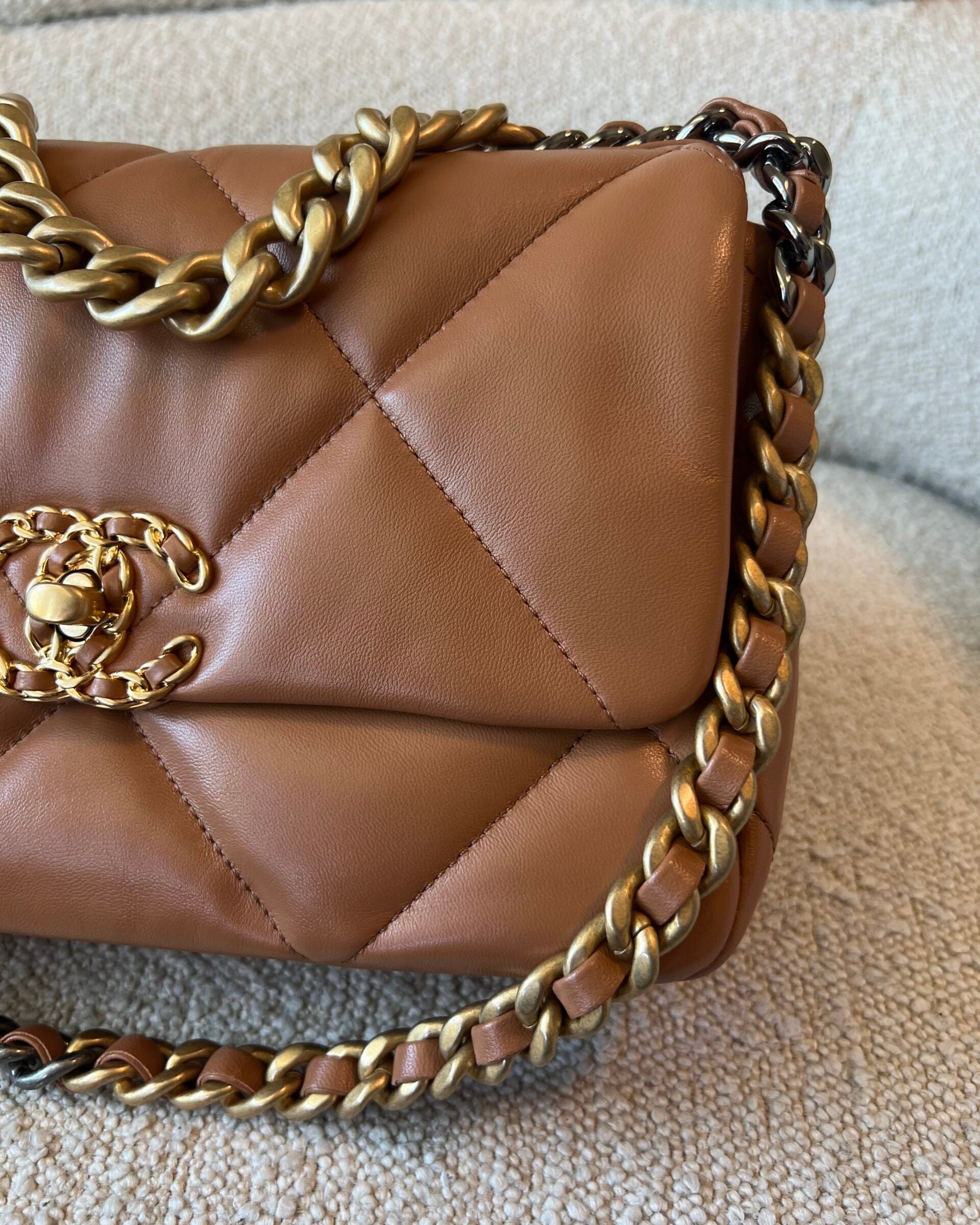 CHANEL Handbag 22A Caramel/Light Brown Lambskin Quilted 19 Flap Small Mixed Hardware -Knockoff
