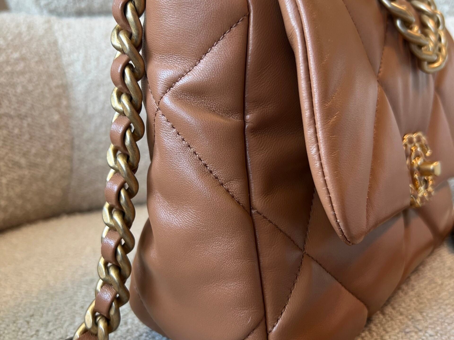 CHANEL Handbag 22A Caramel/Light Brown Lambskin Quilted 19 Flap Small Mixed Hardware -Knockoff
