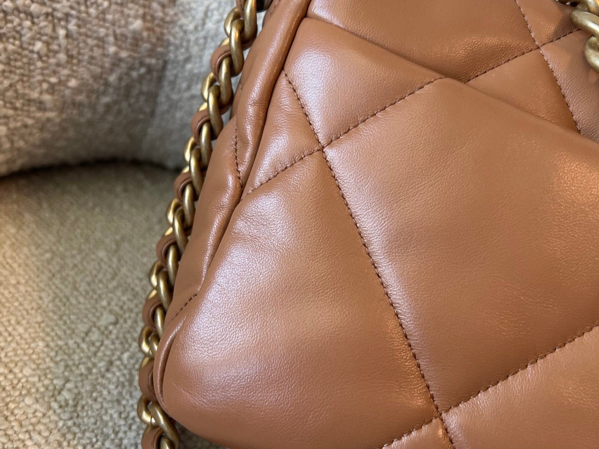 CHANEL Handbag 22A Caramel/Light Brown Lambskin Quilted 19 Flap Small Mixed Hardware -Knockoff
