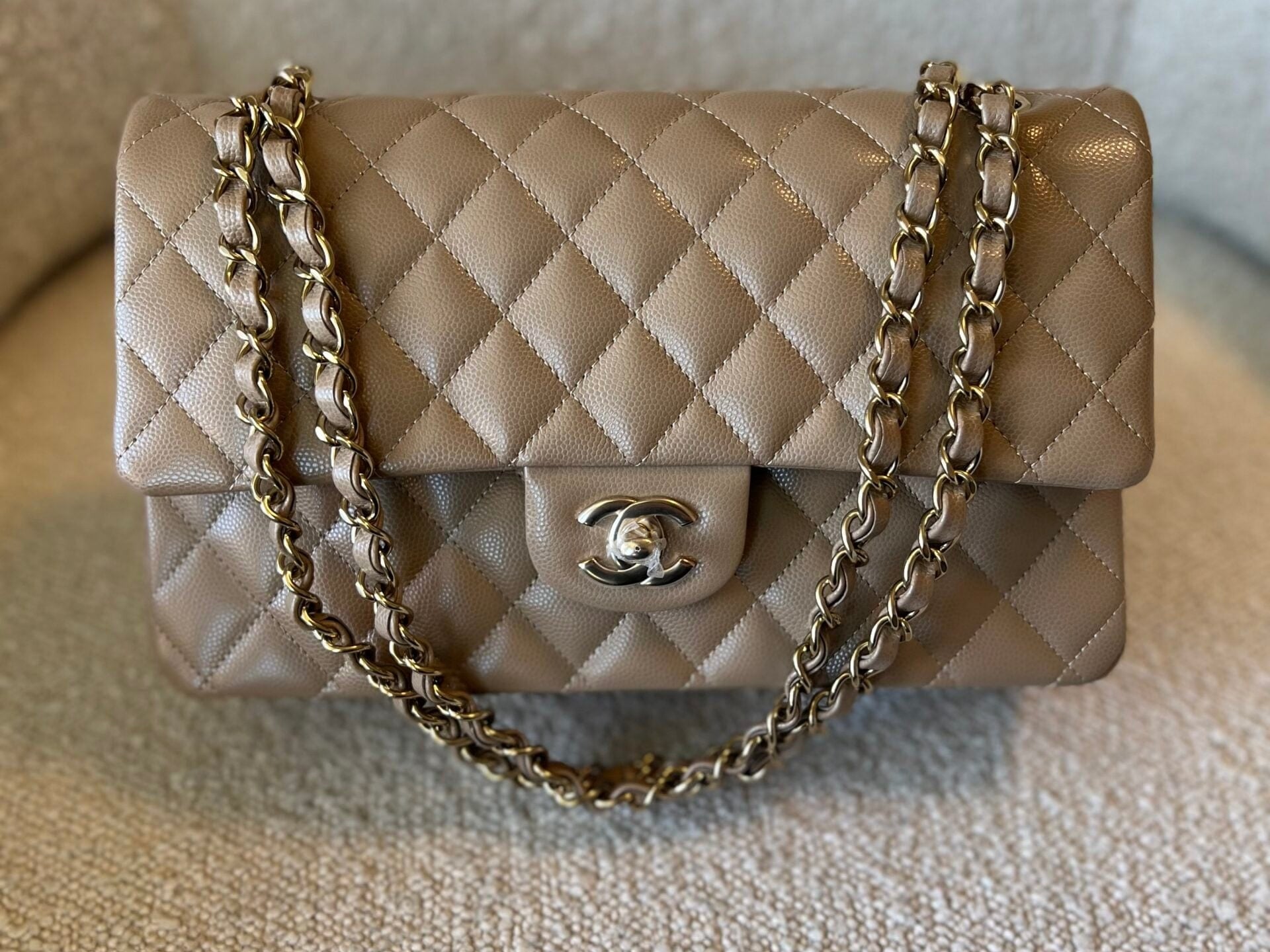 CHANEL Handbag 22A Dark Beige Caviar Quilted Classic Flap Medium LGHW -Knockoff
