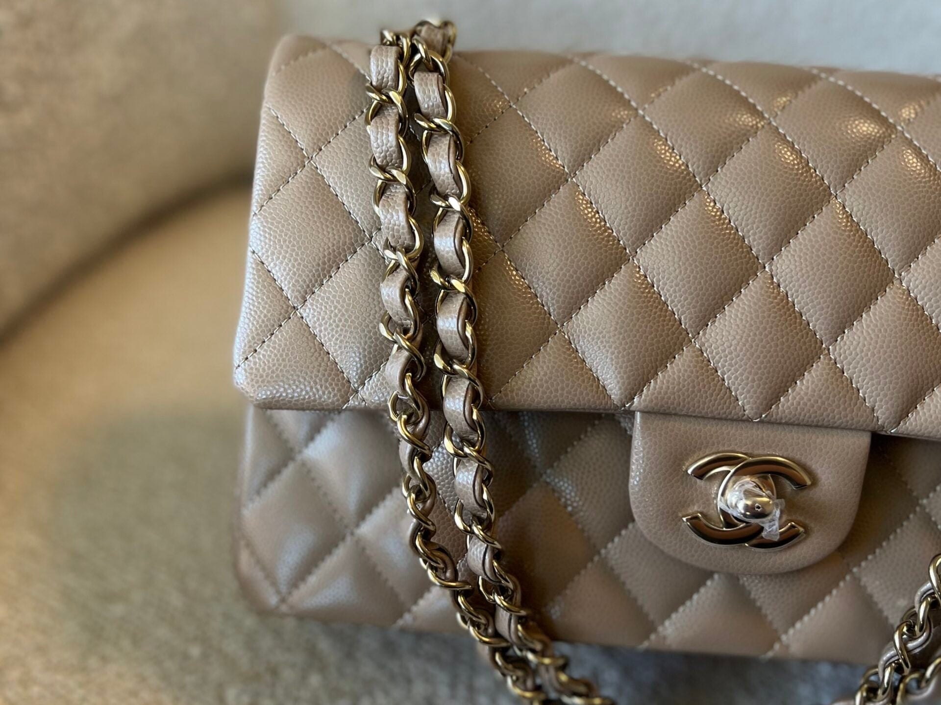 CHANEL Handbag 22A Dark Beige Caviar Quilted Classic Flap Medium LGHW -Knockoff
