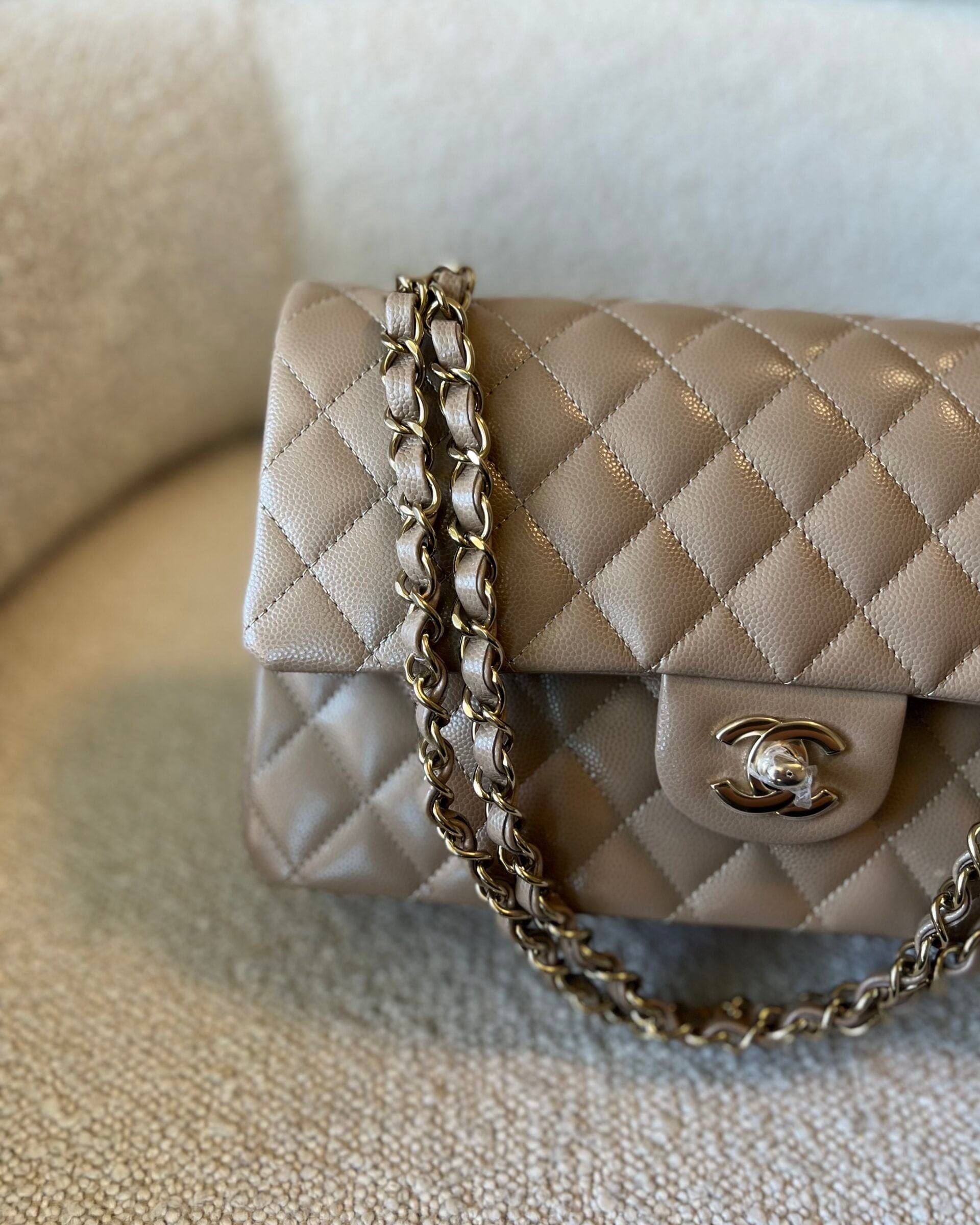 CHANEL Handbag 22A Dark Beige Caviar Quilted Classic Flap Medium LGHW -Knockoff
