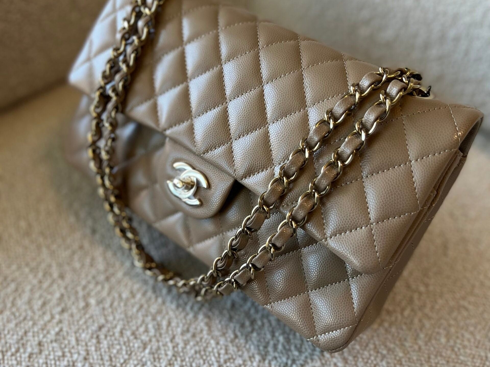 CHANEL Handbag 22A Dark Beige Caviar Quilted Classic Flap Medium LGHW -Knockoff
