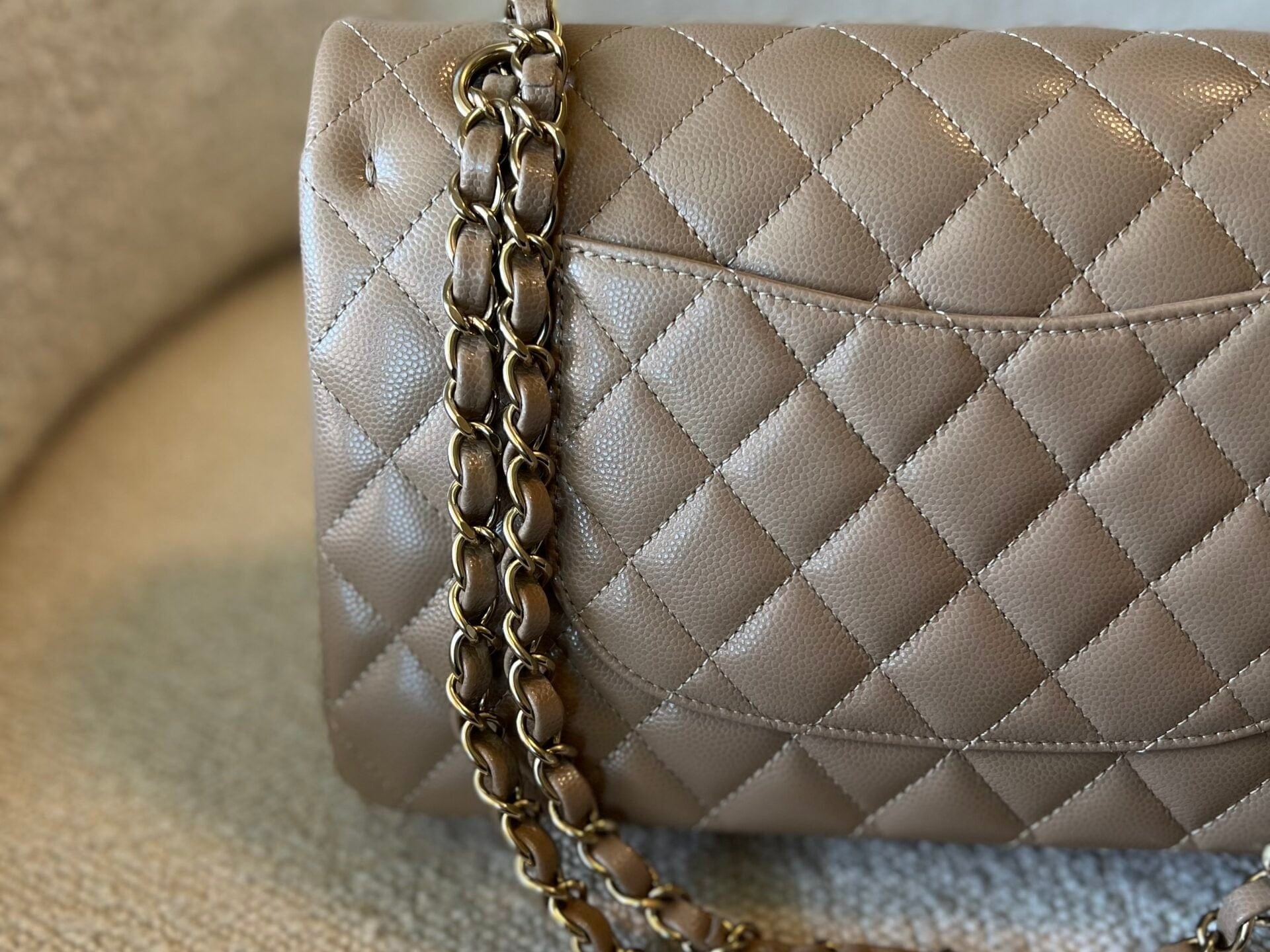 CHANEL Handbag 22A Dark Beige Caviar Quilted Classic Flap Medium LGHW -Knockoff
