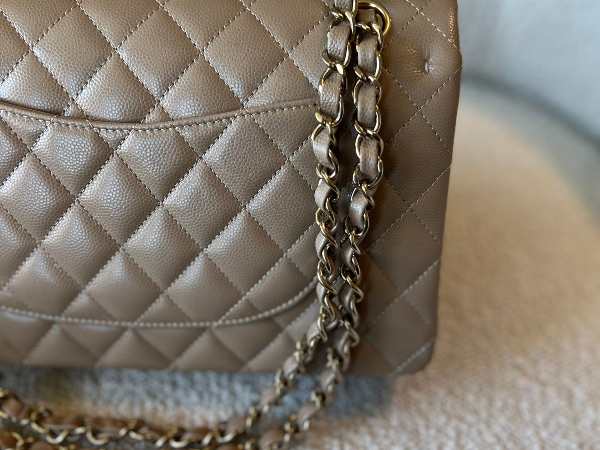 CHANEL Handbag 22A Dark Beige Caviar Quilted Classic Flap Medium LGHW -Knockoff
