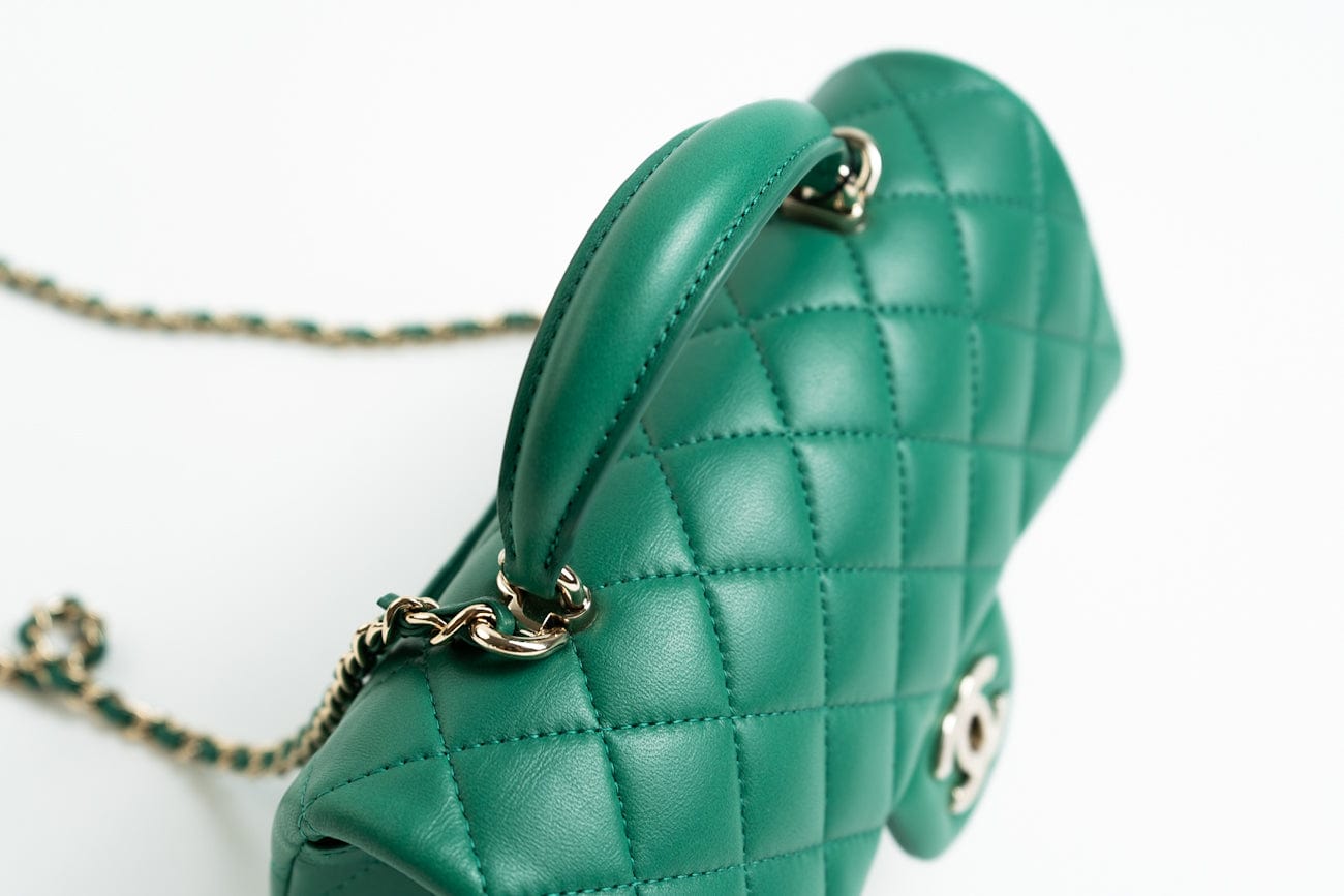 CHANEL Handbag 22A Emerald Green Lambskin Quilted Mini Top Handle LGHW -Knockoff
