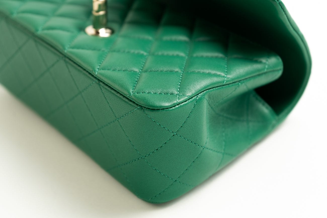 CHANEL Handbag 22A Emerald Green Lambskin Quilted Mini Top Handle LGHW -Knockoff
