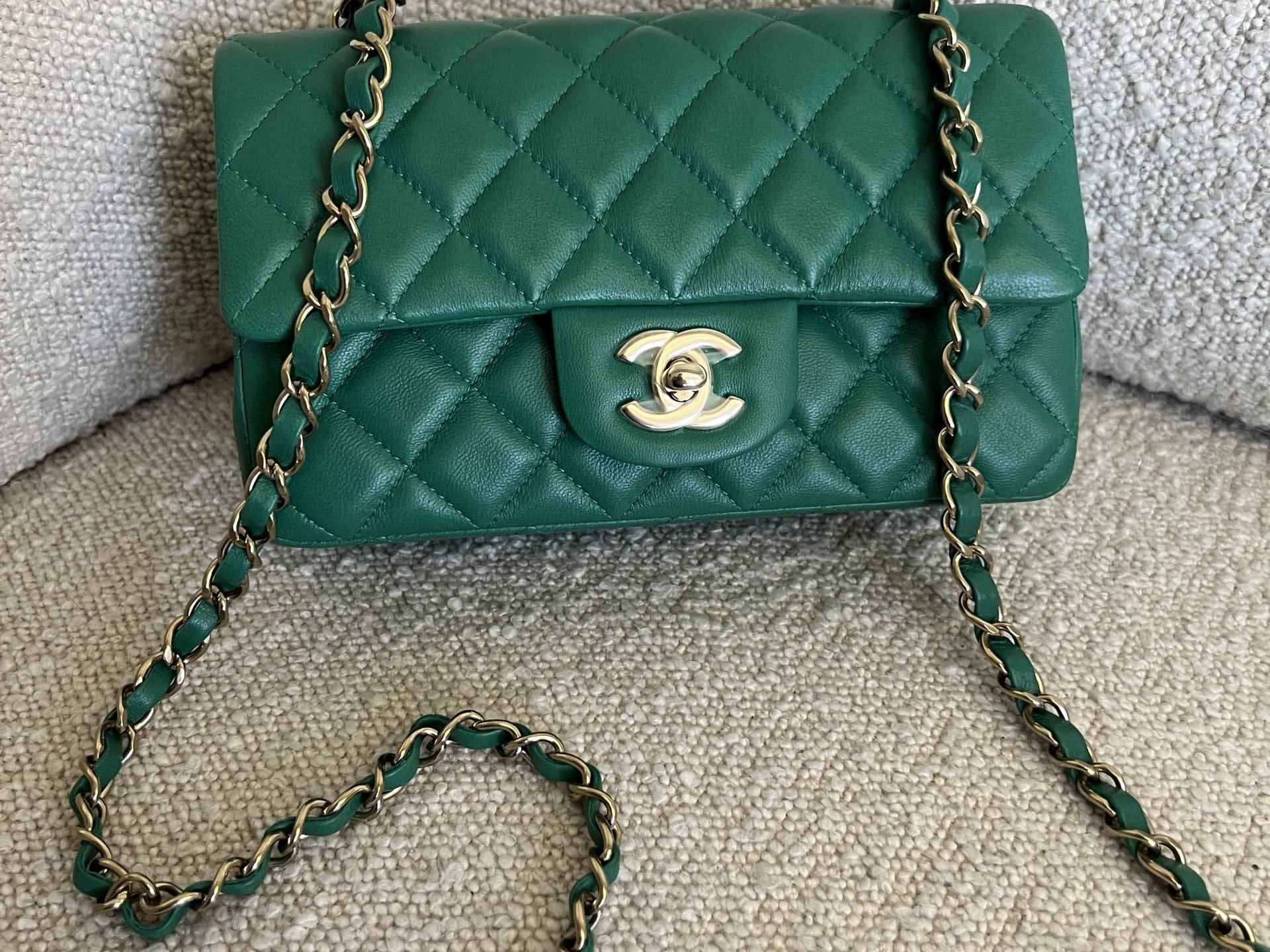 CHANEL Handbag 22A Green Mini Rectangular Lambskin Quilted LGHW -Knockoff
