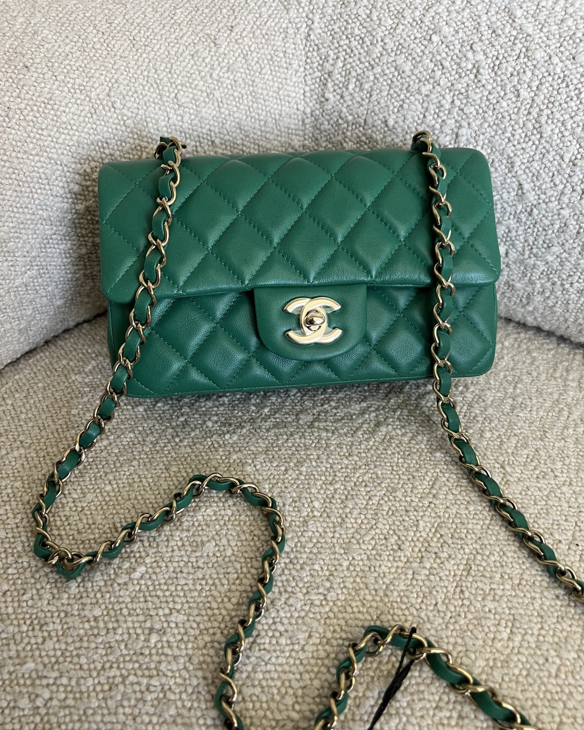 CHANEL Handbag 22A Green Mini Rectangular Lambskin Quilted LGHW -Knockoff
