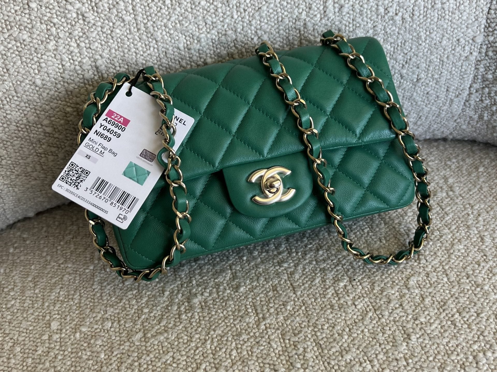 CHANEL Handbag 22A Green Mini Rectangular Lambskin Quilted LGHW -Knockoff
