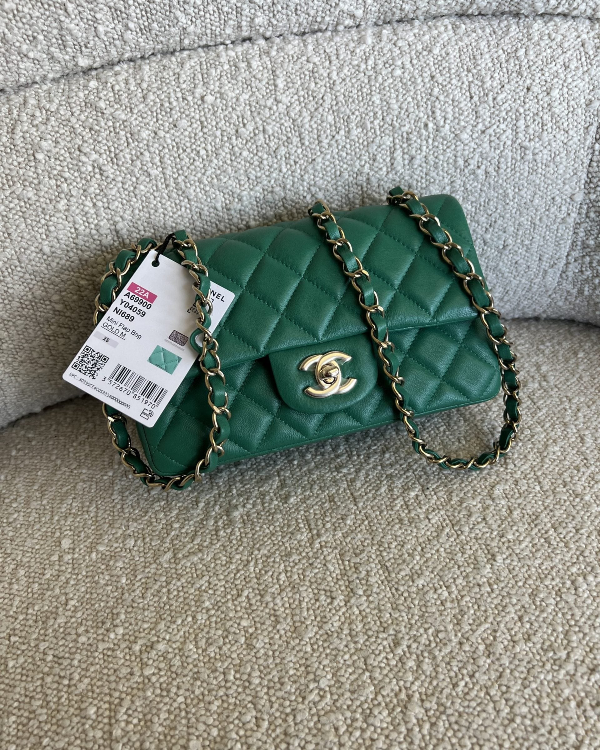 CHANEL Handbag 22A Green Mini Rectangular Lambskin Quilted LGHW -Knockoff
