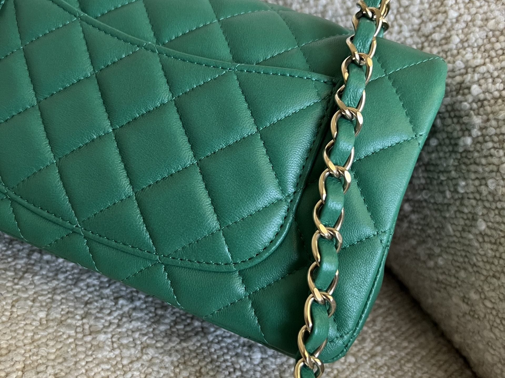 CHANEL Handbag 22A Green Mini Rectangular Lambskin Quilted LGHW -Knockoff
