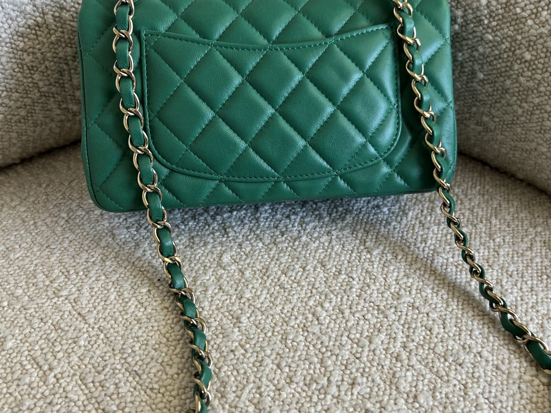 CHANEL Handbag 22A Green Mini Rectangular Lambskin Quilted LGHW -Knockoff
