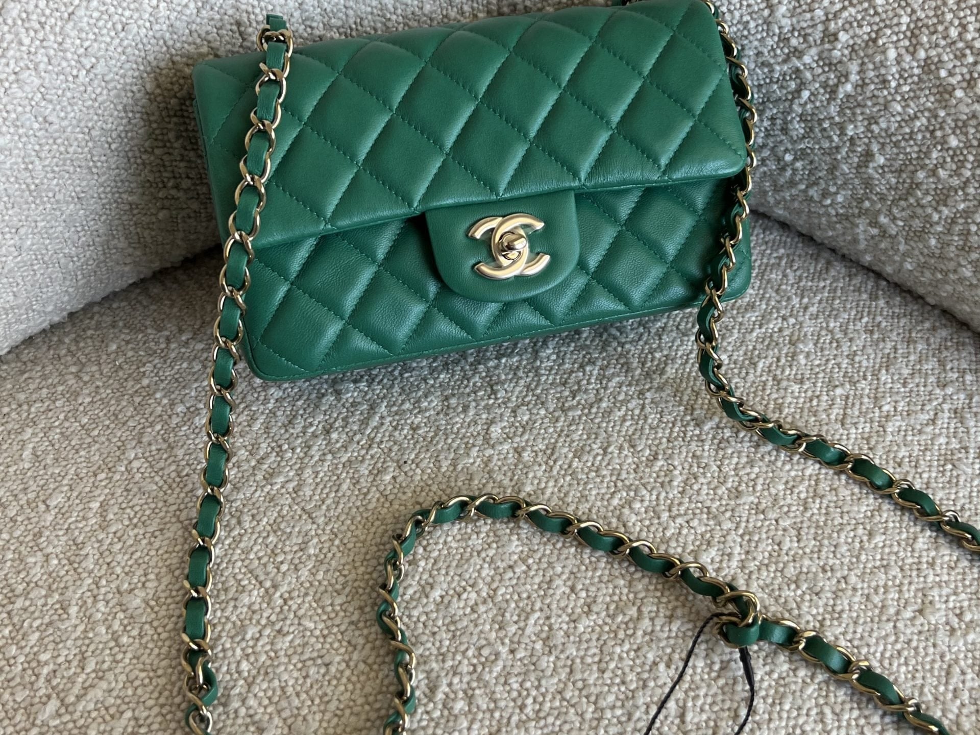 CHANEL Handbag 22A Green Mini Rectangular Lambskin Quilted LGHW -Knockoff
