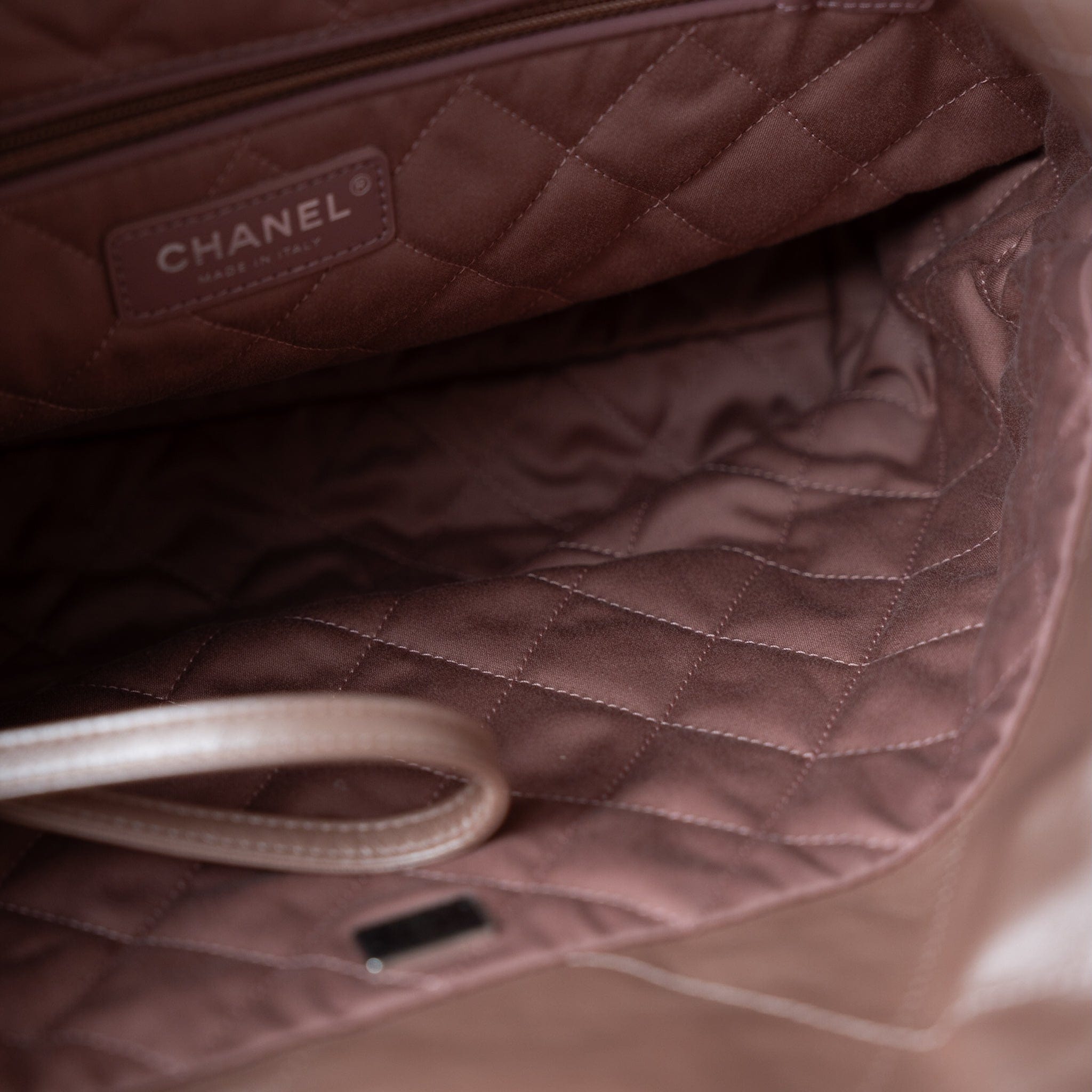 CHANEL Handbag 22A Metallic Pink / Rose Calfskin Quilted 22 Bag Drawstring Bag Small Rose Gold Hardware -Knockoff
