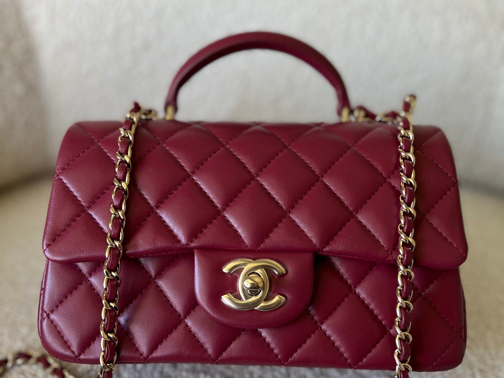 CHANEL Handbag 22A Mini Burgundy Lambskin Quilted Single Flap with Top handle Light Gold Hardware -Knockoff
