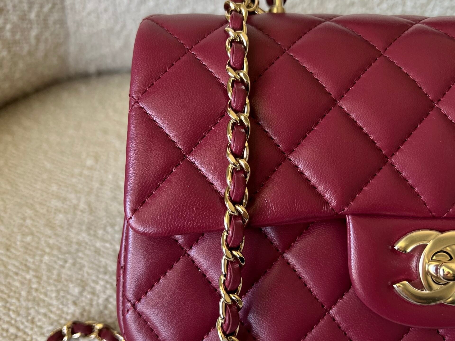 CHANEL Handbag 22A Mini Burgundy Lambskin Quilted Single Flap with Top handle Light Gold Hardware -Knockoff
