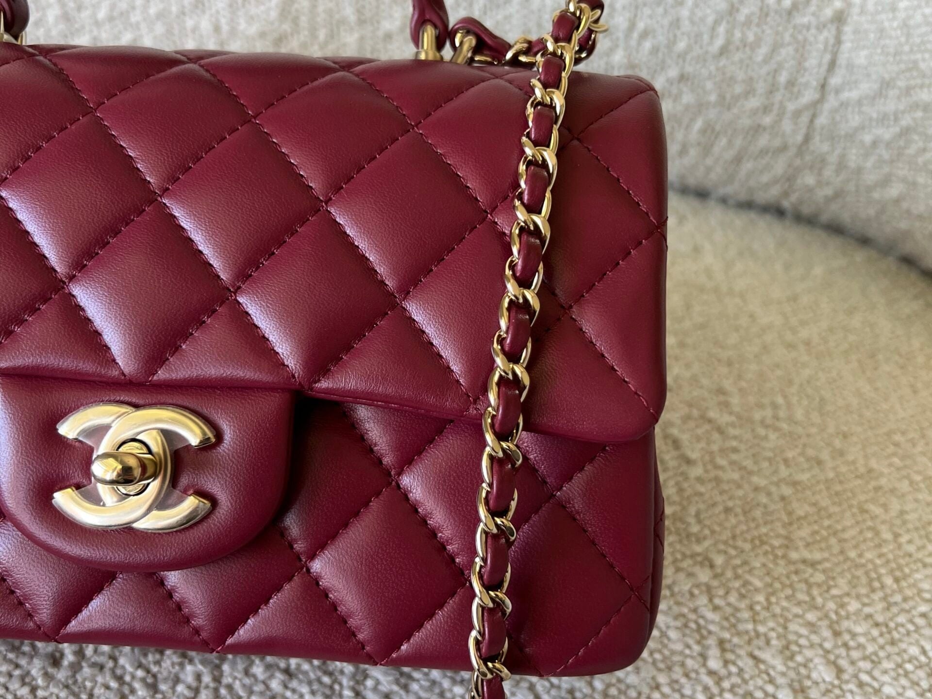 CHANEL Handbag 22A Mini Burgundy Lambskin Quilted Single Flap with Top handle Light Gold Hardware -Knockoff
