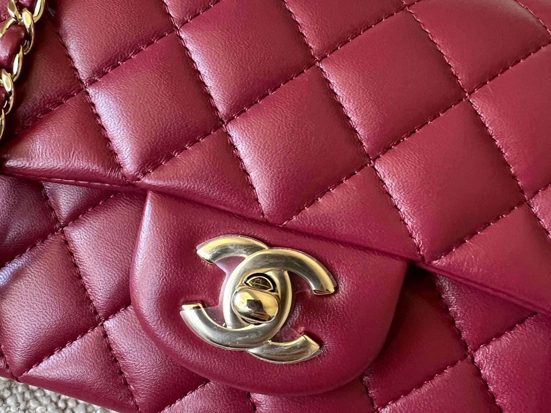 CHANEL Handbag 22A Mini Burgundy Lambskin Quilted Single Flap with Top handle Light Gold Hardware -Knockoff
