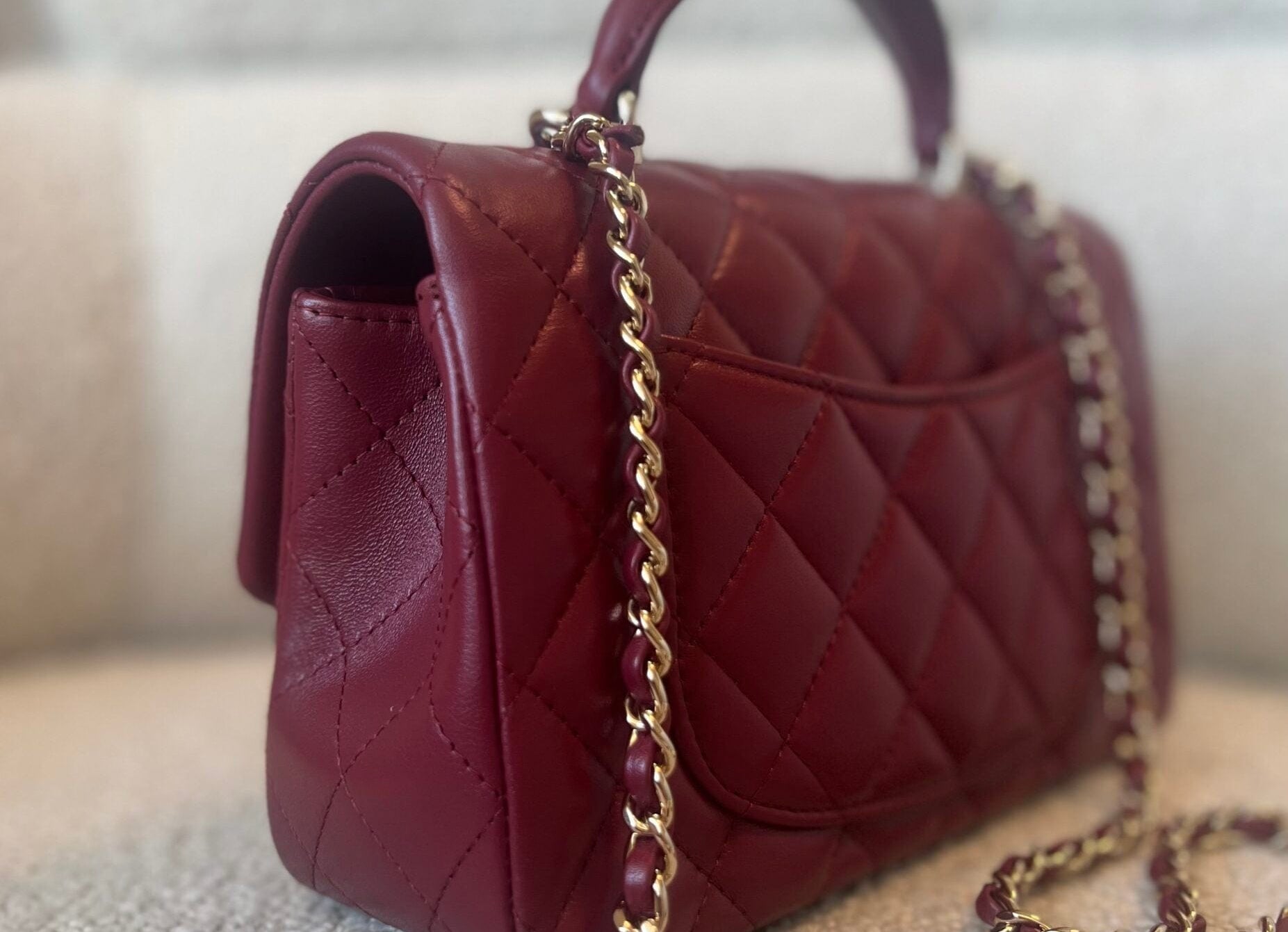 CHANEL Handbag 22A Mini Burgundy Lambskin Quilted Single Flap with Top handle Light Gold Hardware -Knockoff
