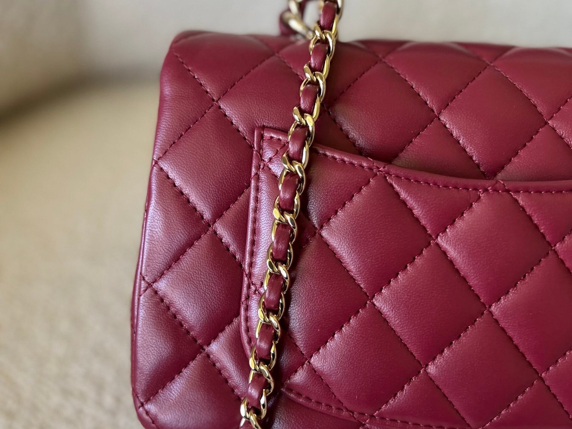 CHANEL Handbag 22A Mini Burgundy Lambskin Quilted Single Flap with Top handle Light Gold Hardware -Knockoff
