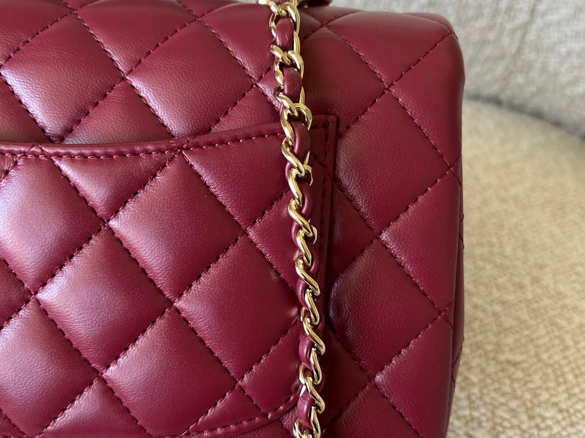 CHANEL Handbag 22A Mini Burgundy Lambskin Quilted Single Flap with Top handle Light Gold Hardware -Knockoff
