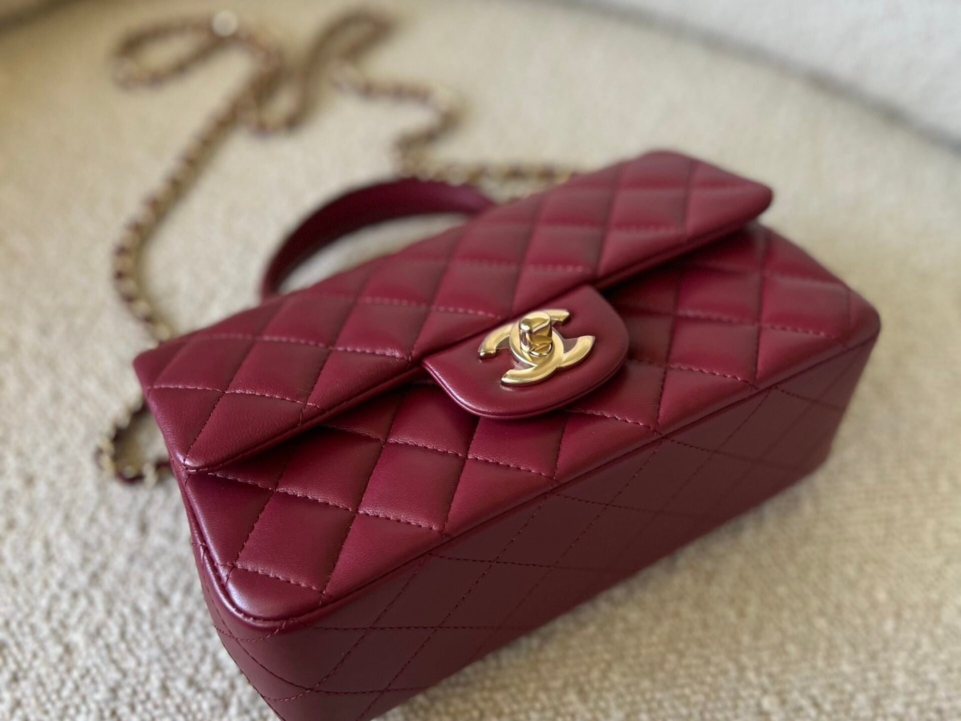 CHANEL Handbag 22A Mini Burgundy Lambskin Quilted Single Flap with Top handle Light Gold Hardware -Knockoff
