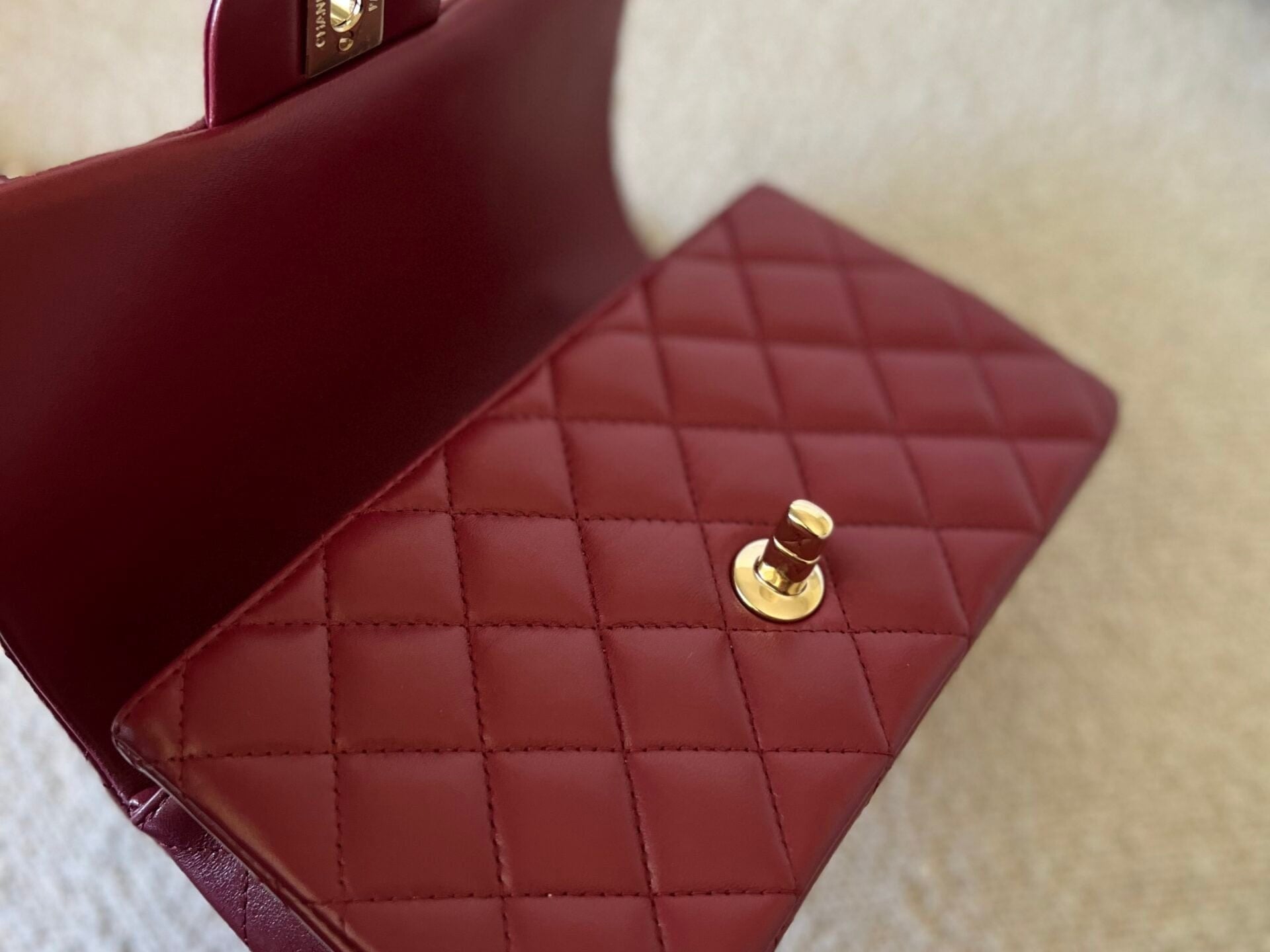 CHANEL Handbag 22A Mini Burgundy Lambskin Quilted Single Flap with Top handle Light Gold Hardware -Knockoff
