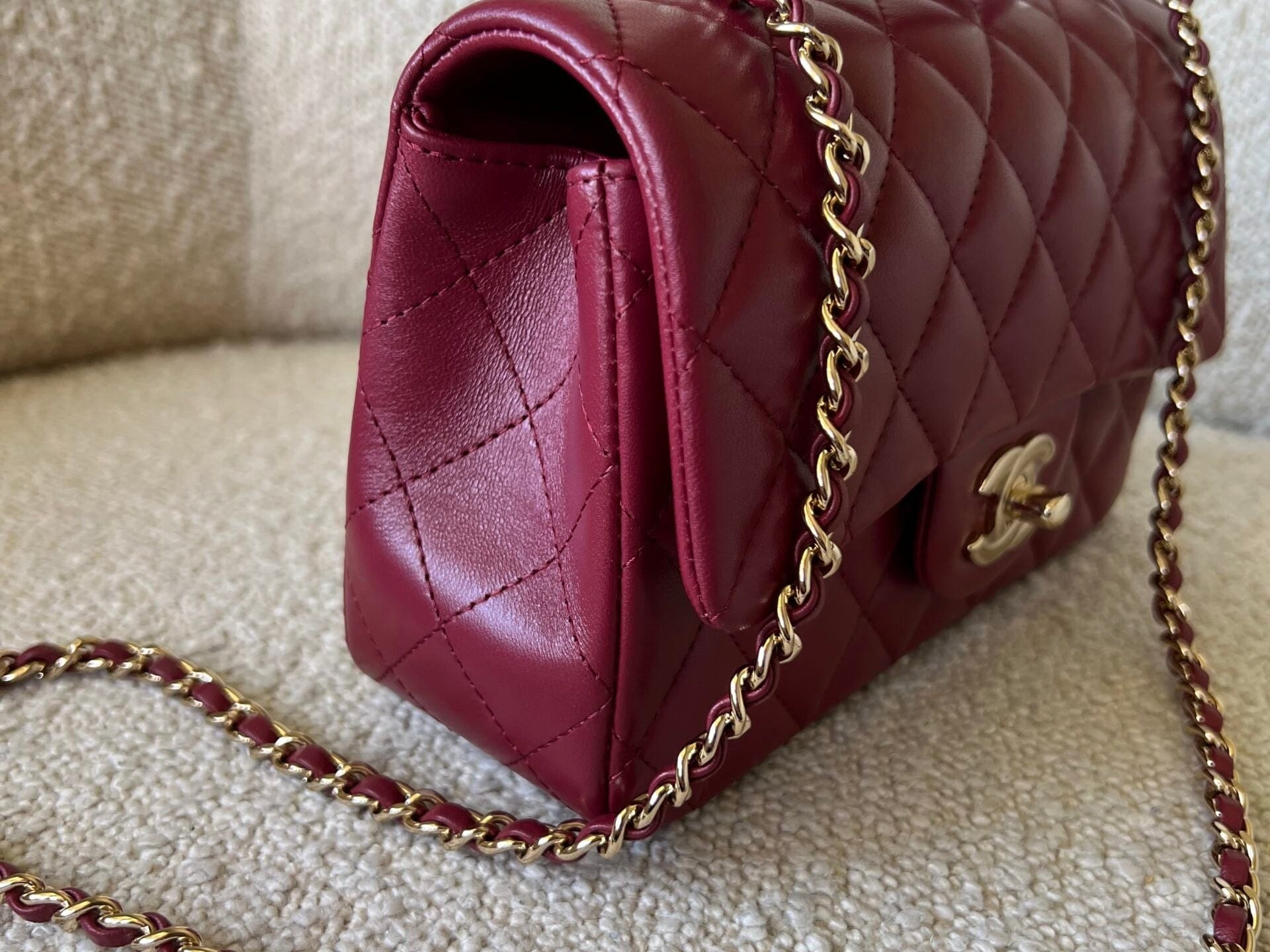 CHANEL Handbag 22A Mini Burgundy Lambskin Quilted Single Flap with Top handle Light Gold Hardware -Knockoff
