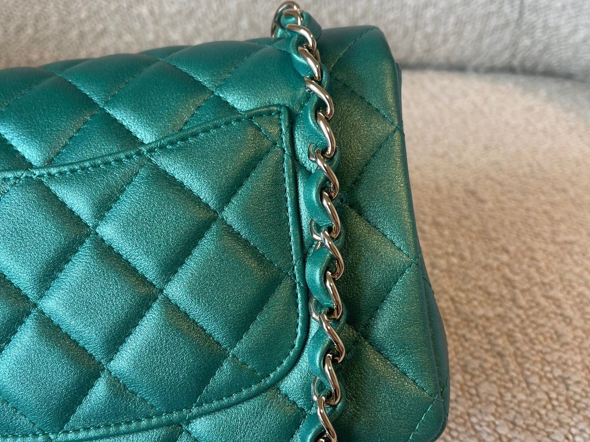 CHANEL Handbag 22A Mini Rectangular Iridescent Green Lambskin Quilted Single Flap LGHW -Knockoff
