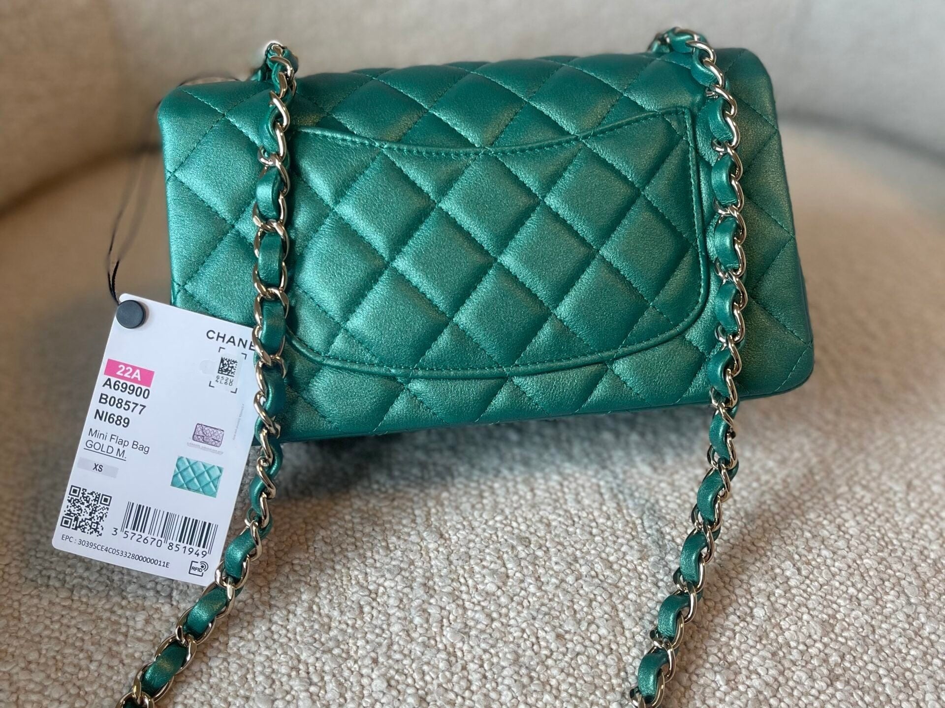 CHANEL Handbag 22A Mini Rectangular Iridescent Green Lambskin Quilted Single Flap LGHW -Knockoff
