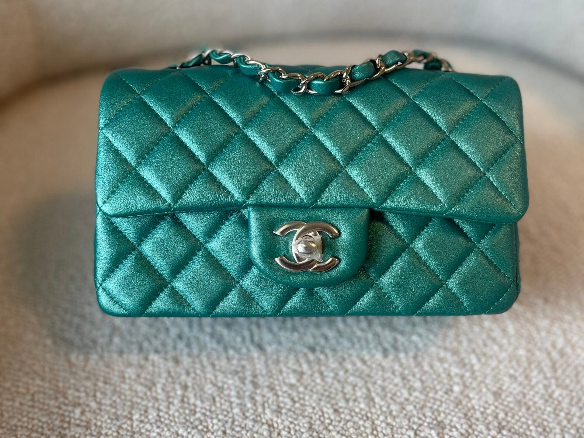 CHANEL Handbag 22A Mini Rectangular Iridescent Green Lambskin Quilted Single Flap LGHW -Knockoff
