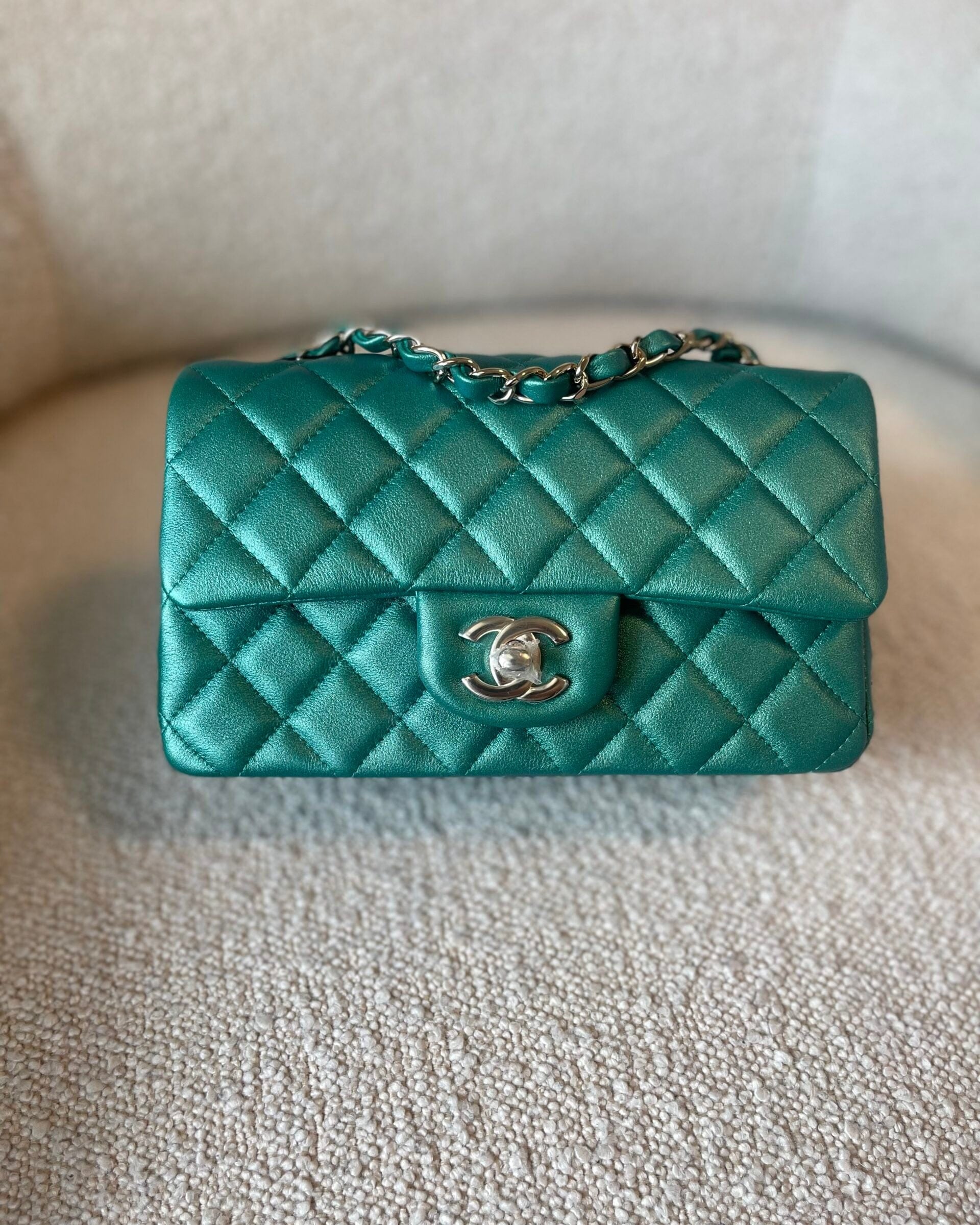 CHANEL Handbag 22A Mini Rectangular Iridescent Green Lambskin Quilted Single Flap LGHW -Knockoff
