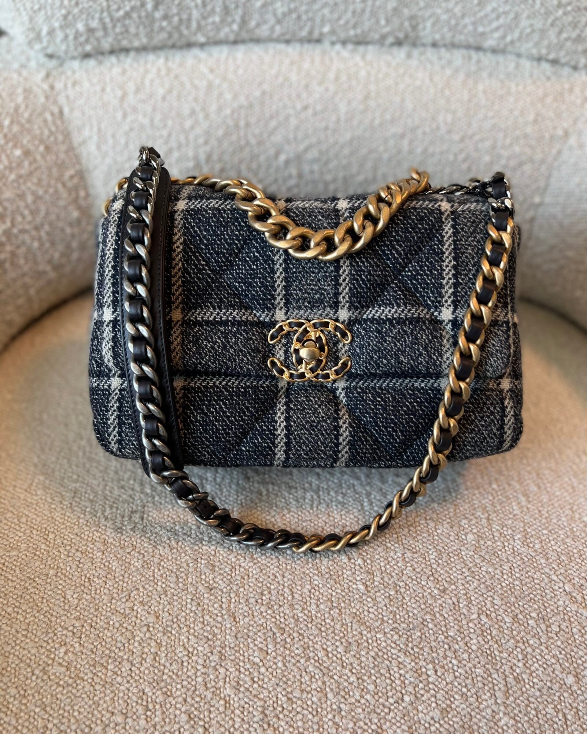 CHANEL Handbag 22A Navy Blue Ecru Tweed Quilted 19 Flap Small Mixed Hardware -Knockoff
