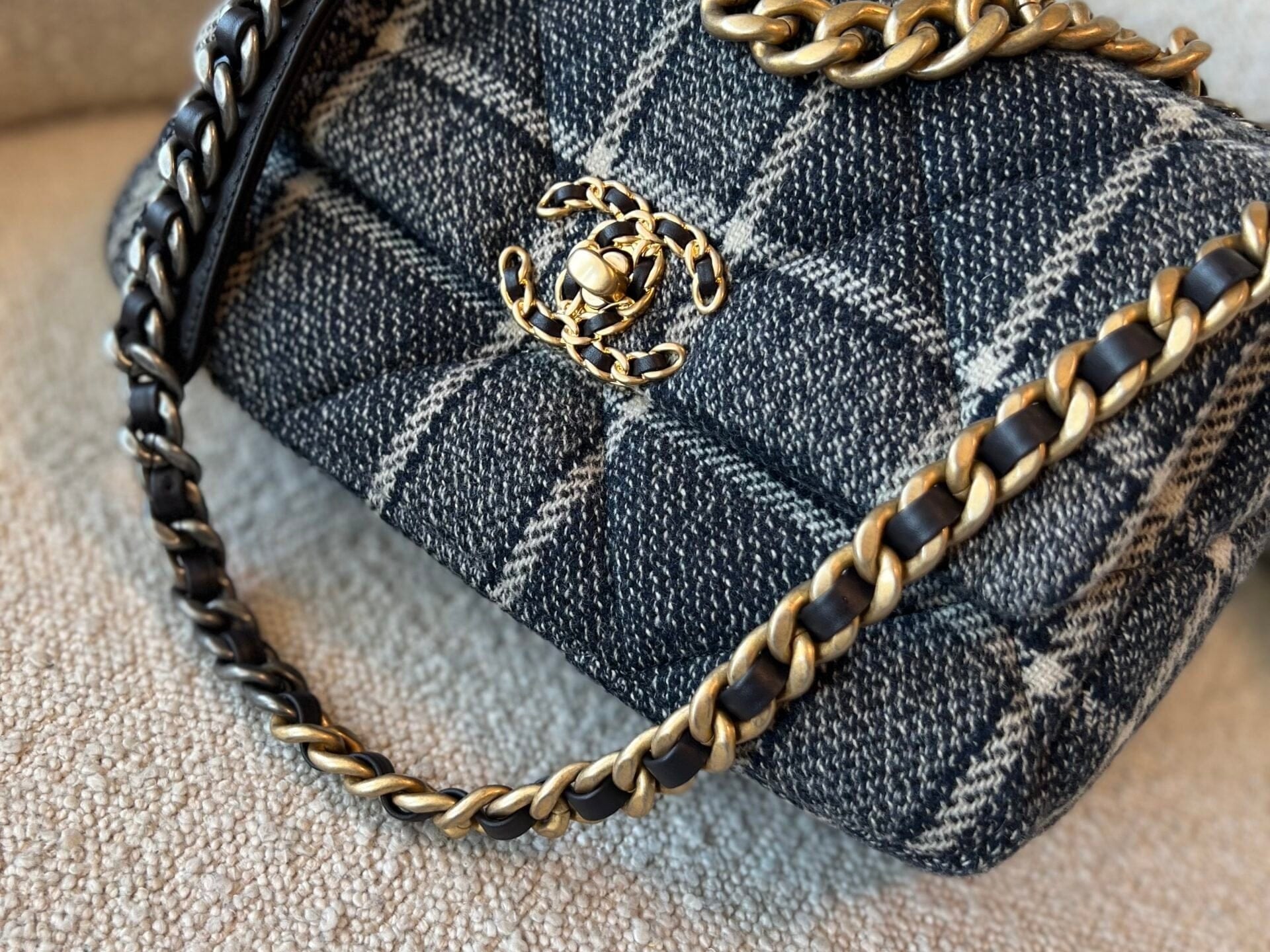 CHANEL Handbag 22A Navy Blue Ecru Tweed Quilted 19 Flap Small Mixed Hardware -Knockoff
