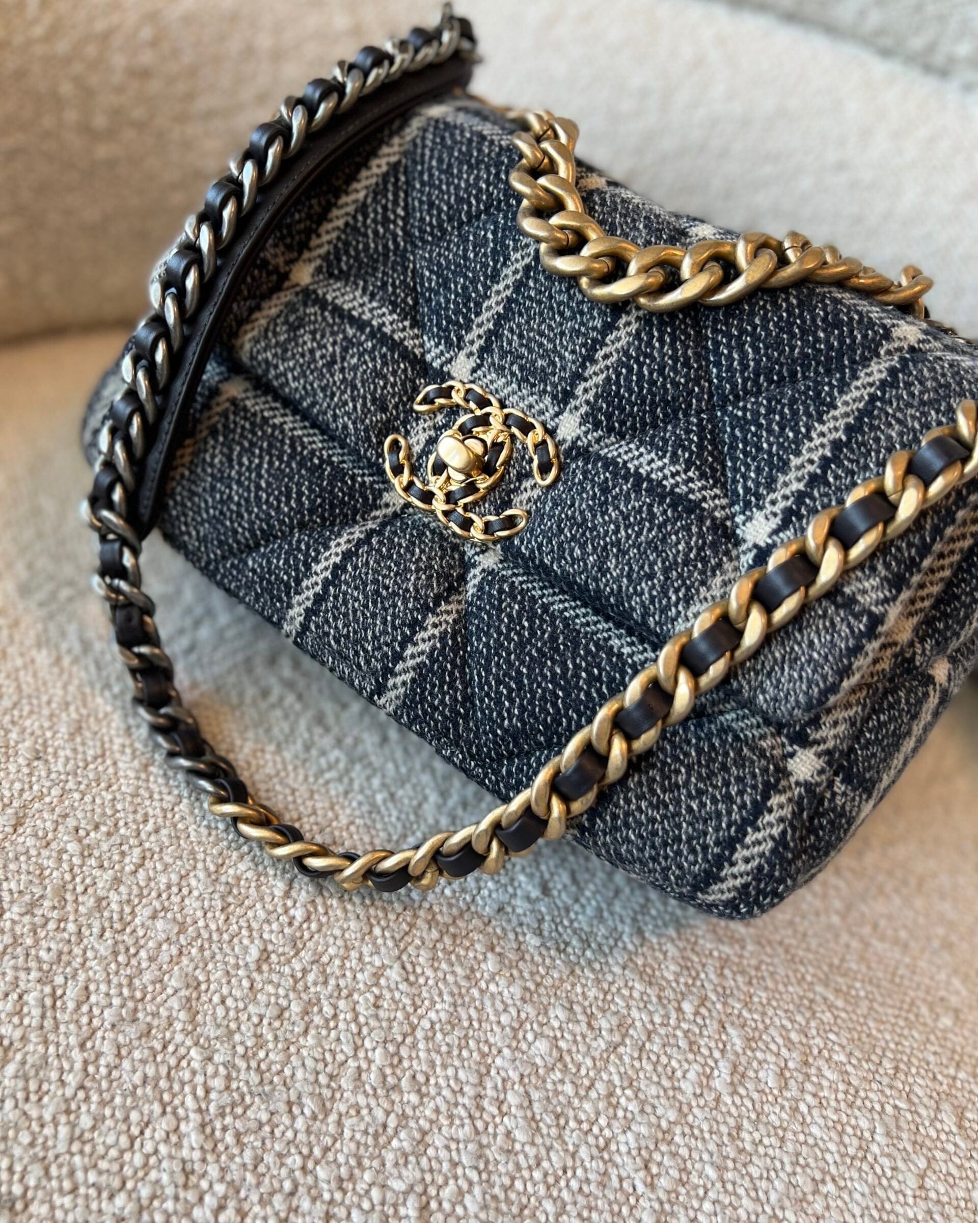 CHANEL Handbag 22A Navy Blue Ecru Tweed Quilted 19 Flap Small Mixed Hardware -Knockoff
