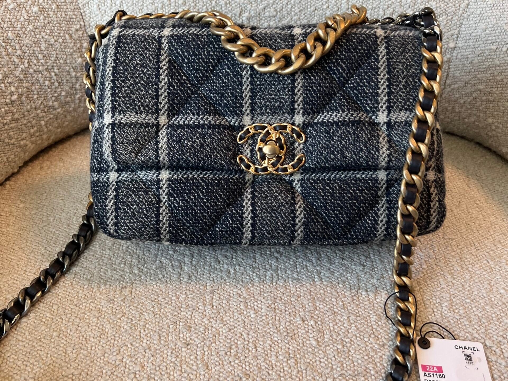 CHANEL Handbag 22A Navy Blue Ecru Tweed Quilted 19 Flap Small Mixed Hardware -Knockoff
