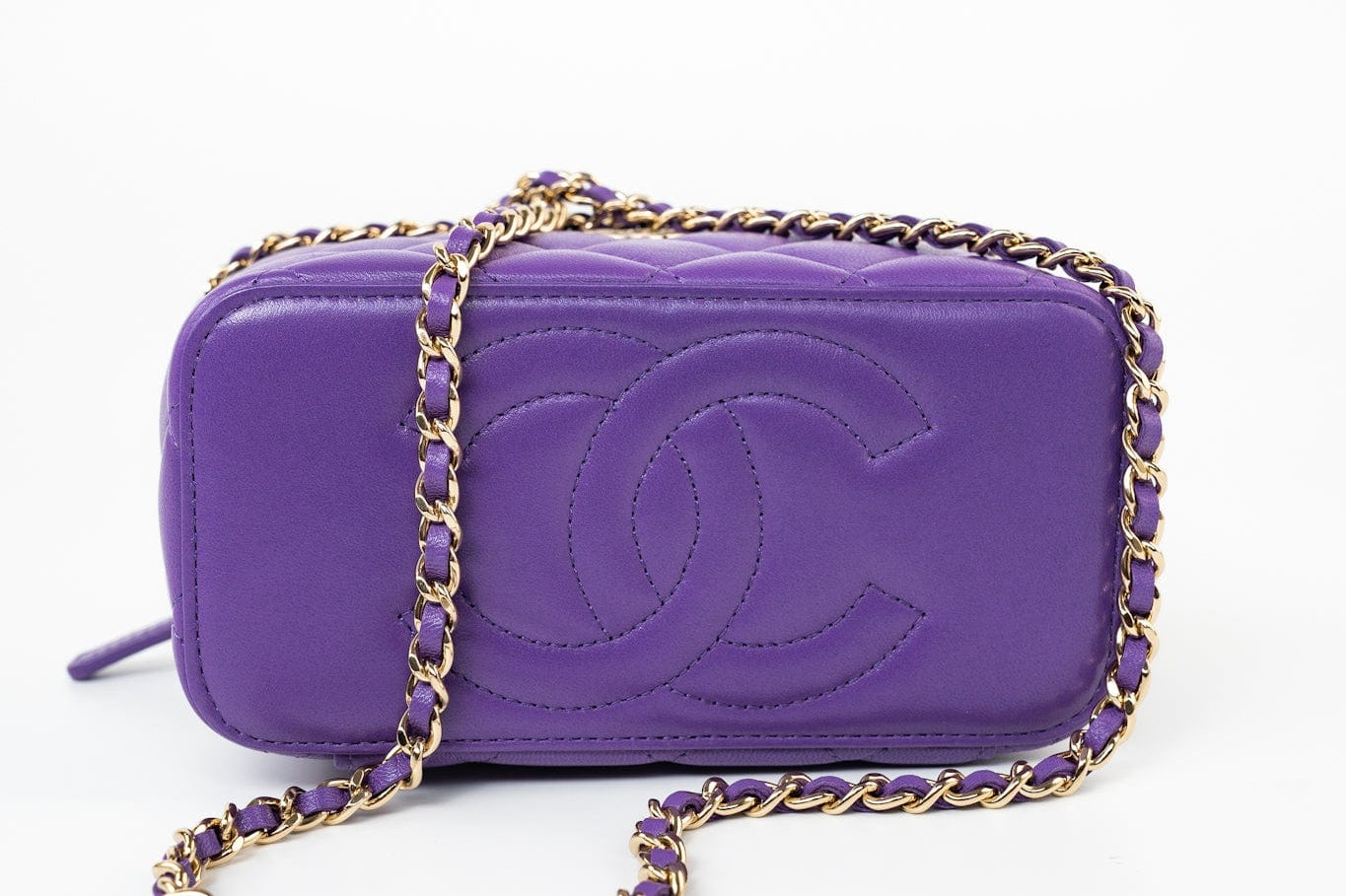 CHANEL Handbag 22A Purple Lambskin Quilted Vanity Case w/ Mirror Light Gold Hardware -Knockoff
