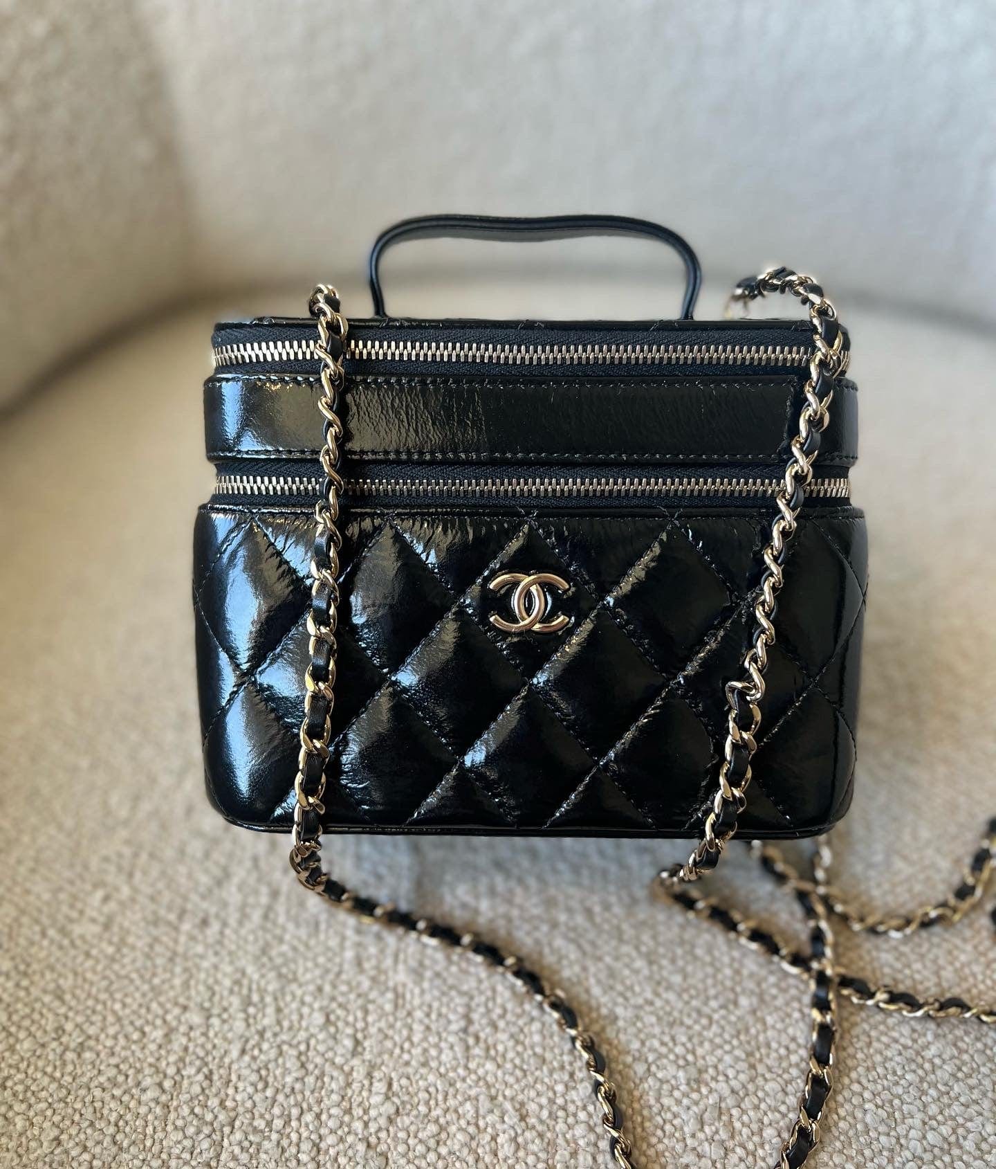 CHANEL Handbag 22B Black Shiny Lambskin Vanity with Chain LGHW -Knockoff
