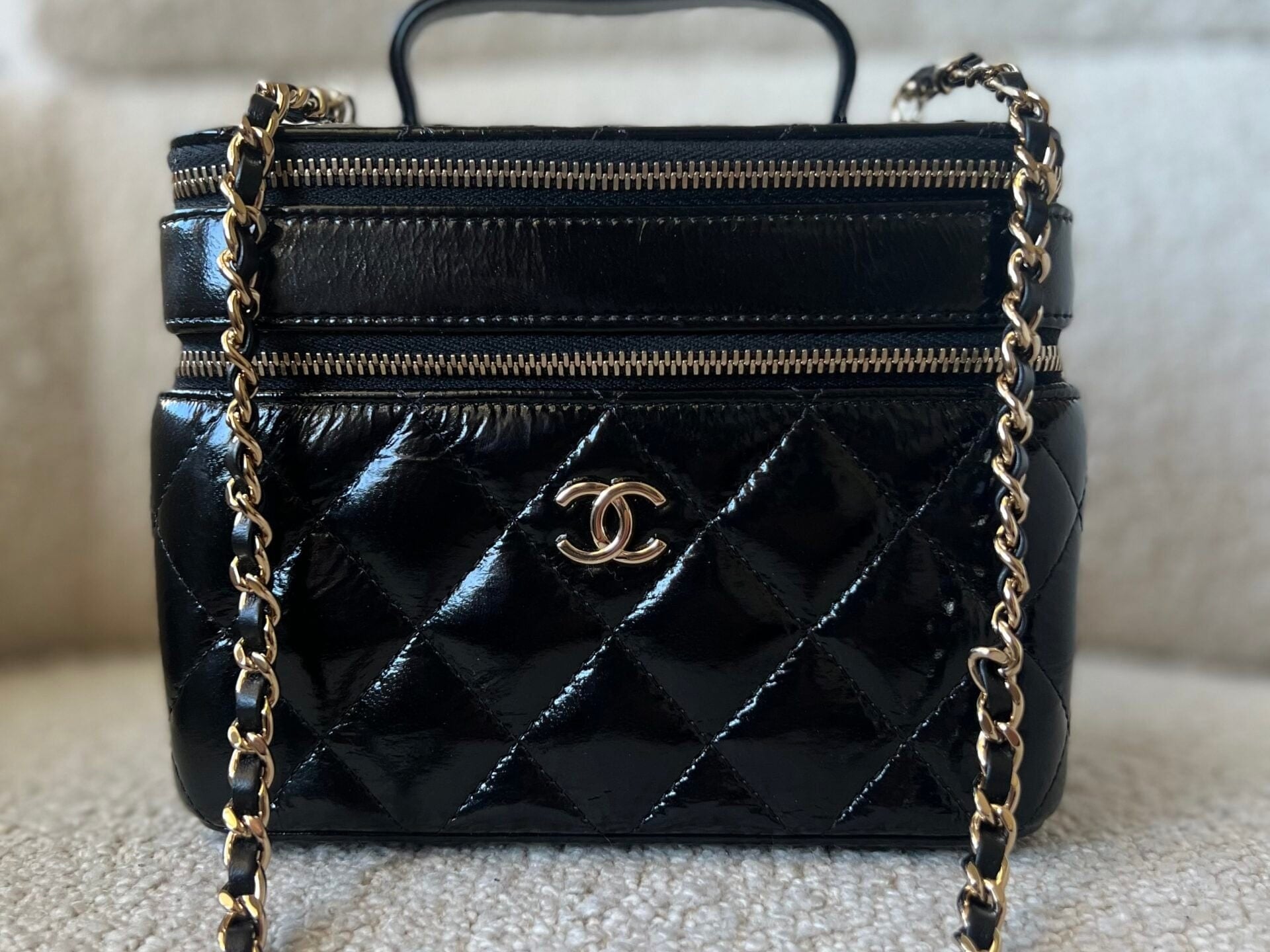 CHANEL Handbag 22B Black Shiny Lambskin Vanity with Chain LGHW -Knockoff
