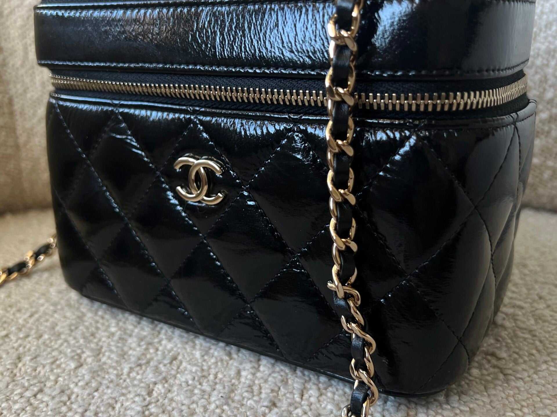 CHANEL Handbag 22B Black Shiny Lambskin Vanity with Chain LGHW -Knockoff
