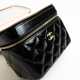 CHANEL Handbag 22B Black Shiny Lambskin Vanity with Chain LGHW -Knockoff
