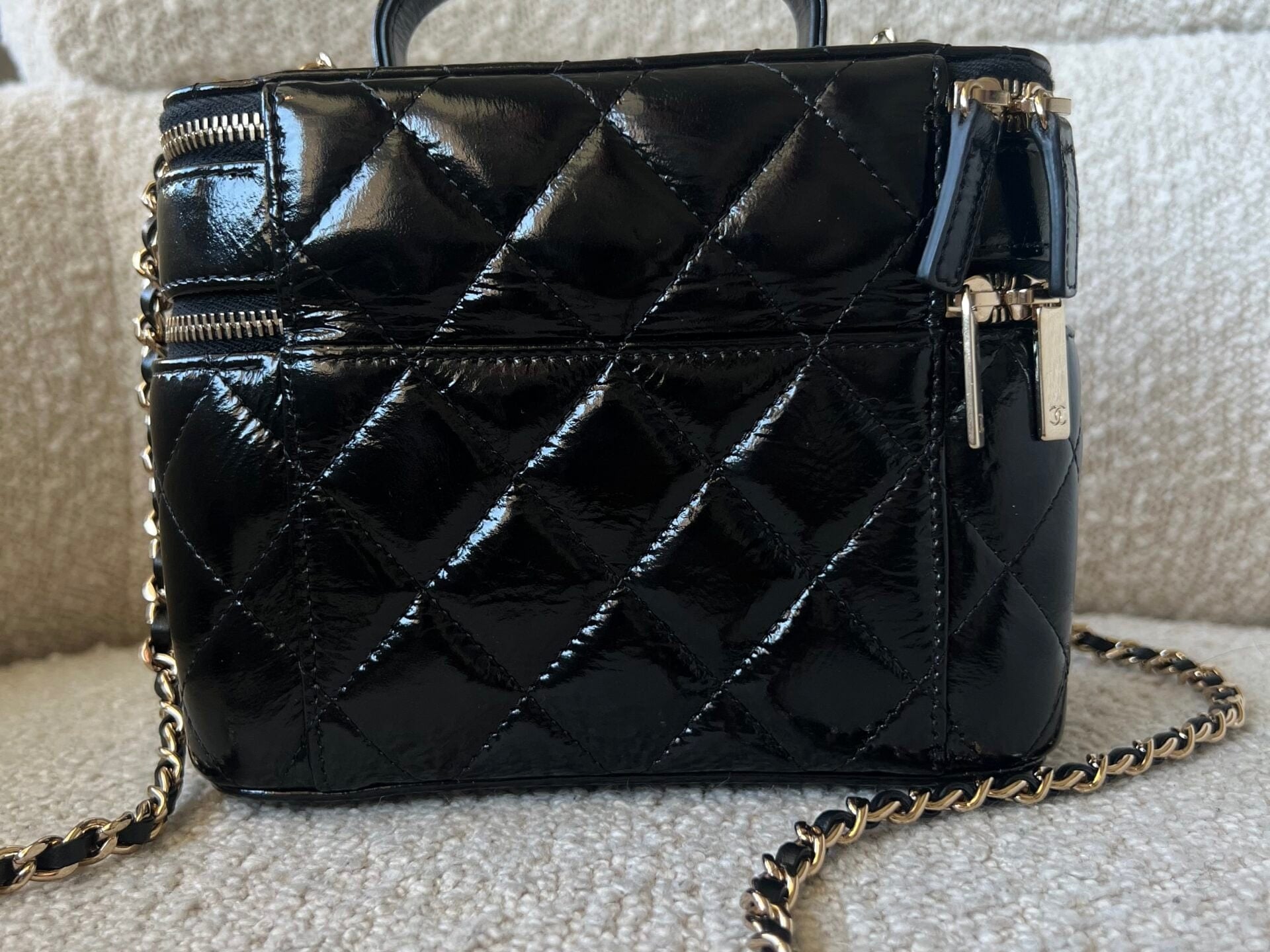 CHANEL Handbag 22B Black Shiny Lambskin Vanity with Chain LGHW -Knockoff
