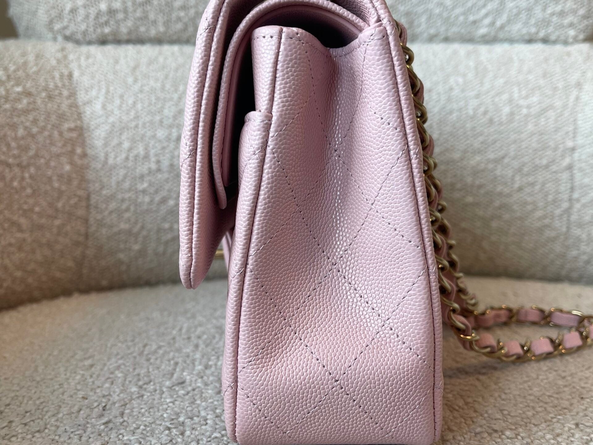 CHANEL Handbag 22B Rose Claire/ light pink Caviar Quilted Classic Double Flap Medium Light Gold Hardware -Knockoff
