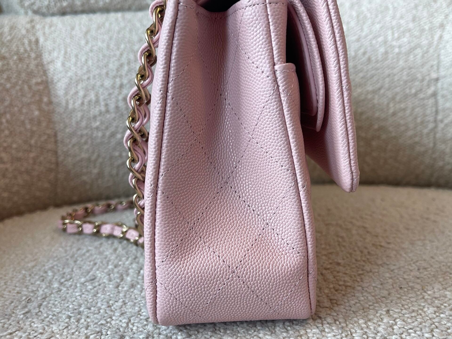 CHANEL Handbag 22B Rose Claire/ light pink Caviar Quilted Classic Double Flap Medium Light Gold Hardware -Knockoff
