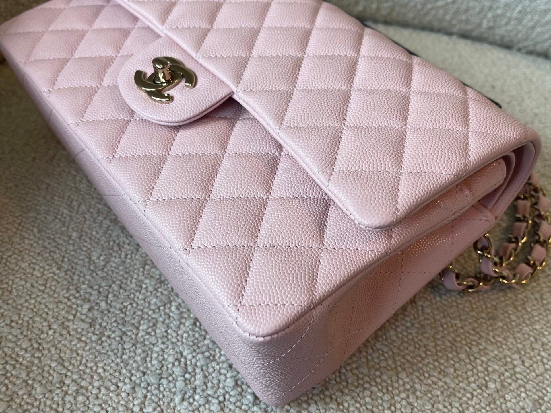 CHANEL Handbag 22B Rose Claire/ light pink Caviar Quilted Classic Double Flap Medium Light Gold Hardware -Knockoff
